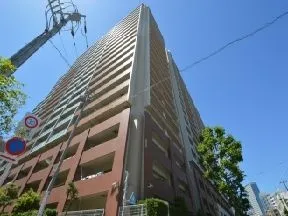 南東から見た外観