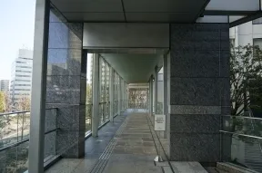 エントランスブリッジ