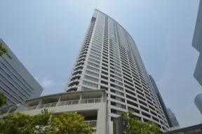 南東側からの外観