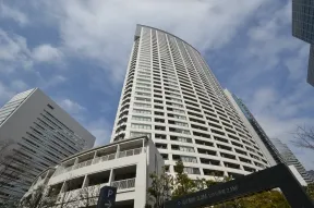 南東側からの外観