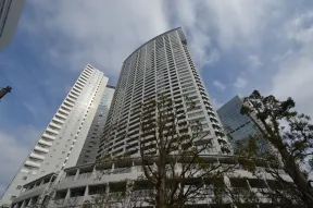 南西側からの外観