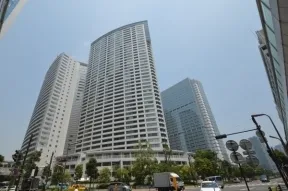南西側からの外観