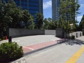 敷地内駐車場出入口