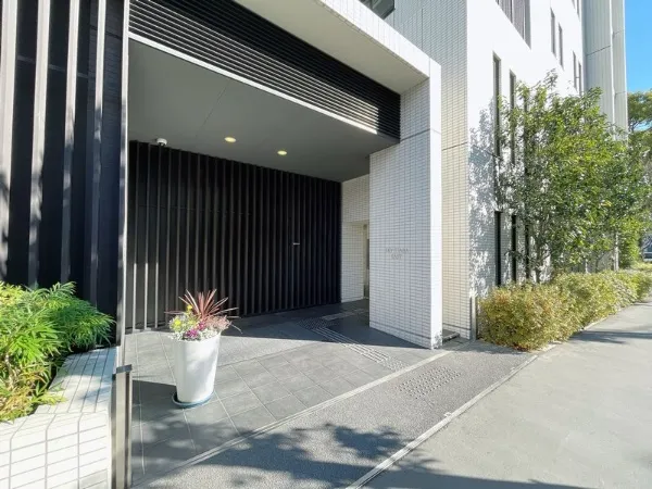 エントランス(イースト)