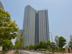 北西側からの外観