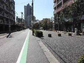 さらに直進すると、サウスゲートタワー<br>川口が正面に見えてきます。