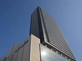南西側からの外観