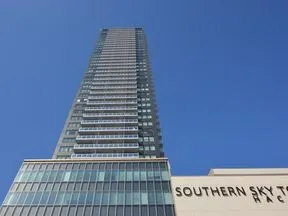 ペデストリアンデッキからの外観