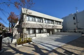 豊島区立　巣鴨図書館
