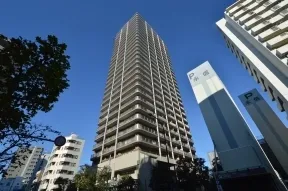 南東側からみた外観