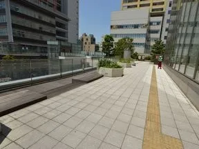 ペデストリアンデッキ