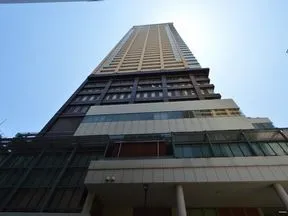 北西から見た外観