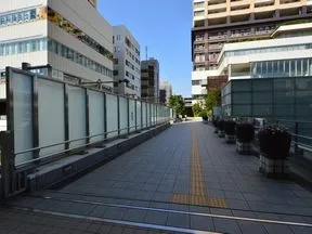 ペデストリアンデッキ