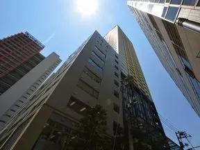 東から見た外観