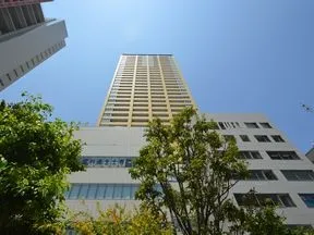 南東から見た外観