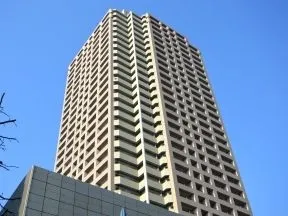 南東側からの外観