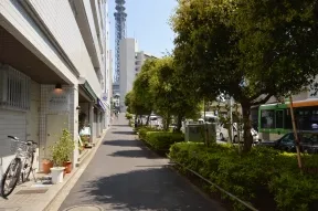 曙橋駅A3出口を出て右折して進みます