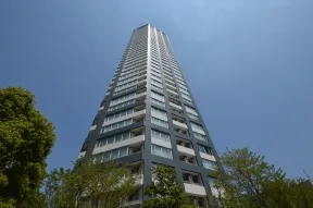 南側から見た外観