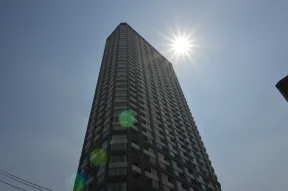 北西側から見た外観