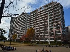 【南東側より】手前が14階建フロントリ<br>ーフ、奥が16階建パークリーフ