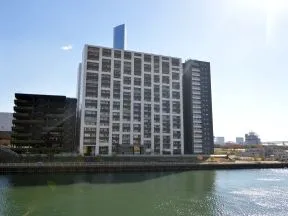 北西側からの外観