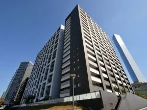 南西側からの外観