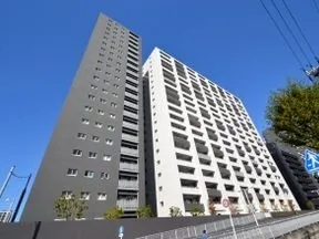 南東側からの外観
