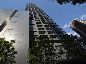 南側から見た外観