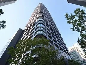 東側から見た外観