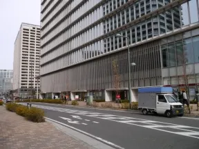 ザ・コスギタワー前の道路