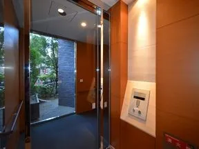 タワーイースト　オートロックドア