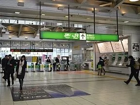 JR「大崎」駅北口改札を出て右折し、<br>突き当たりを右折します。