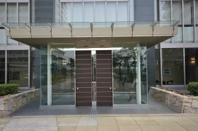 EAST　TOWER　エントランス