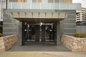WEST TOWER　エントランス