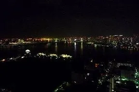 高層階からの夜景　レインボーブリッジ方<br>面