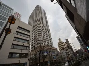 左手にザ・タワー・グランディアが見え<br>ます。