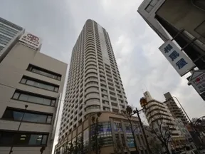 東側からの外観