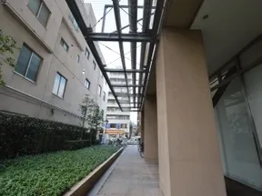 北西側通路