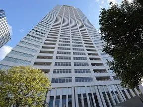 上天神南交差点を左折して進むと、ザ・<br>タワー大阪に至ります。
