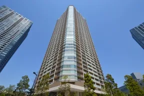 正面より見上げるTHE TOYOSU <br>TOWER