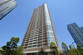 西側より見上げるTHE TOYOSU <br>TOWER