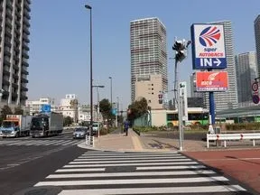 交差点の信号を直進後、左の交差点も渡<br>る