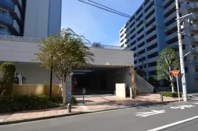 タワーイースト駐車場入口