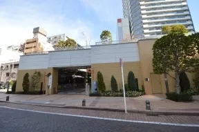 タワーウエスト駐車場入口