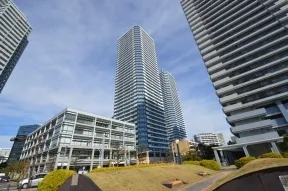 南西方面からの外観