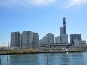 みなとみらい方面（ポートサイド公園より<br>）