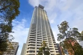 南西から見た外観