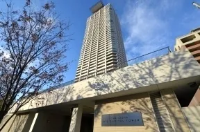 南東から見た外観