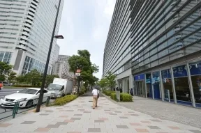 左折します