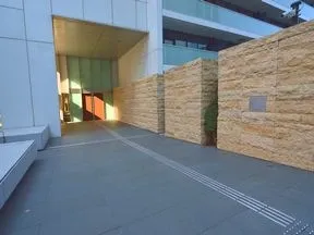 南側エントランスアプローチ